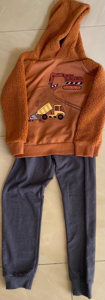 CONJUNTO DE SUDADERA Y PANTALÓN TIPO JOGGER